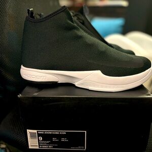 Nike Kobe zoom icon basketball sneaker men’s size 9 NWB BLACK/WHITE